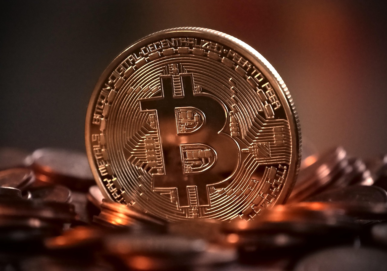 仮想通貨と不動産の投資はどちらが有利なのか？